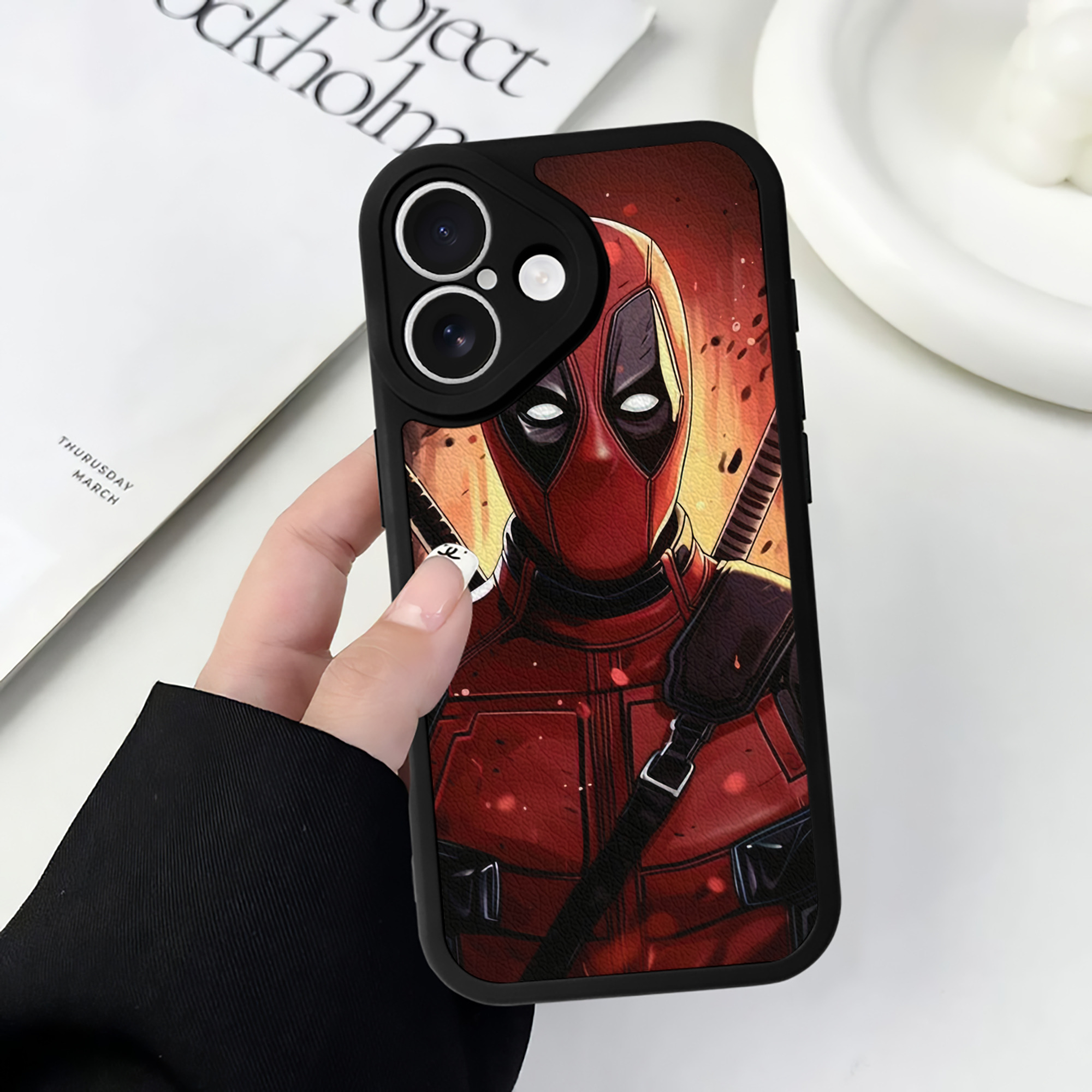 （画像用） Deadpool デッドプール 【iPhone 16シリーズ対応】シリコンスマホケース（レザー調） 材質：シリコン
